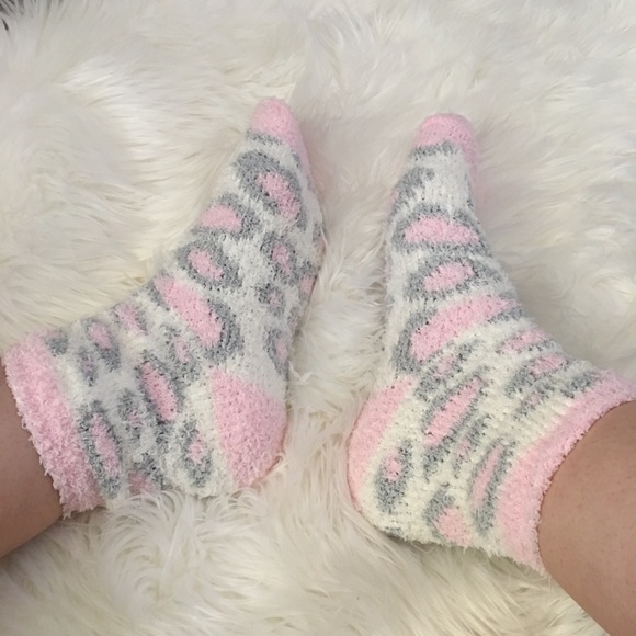 Accessories - $3 Pink snow leopard socks soft fluffy gray white